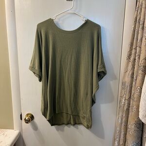 Francesca's Collections Sage Green Short Sleeve Top